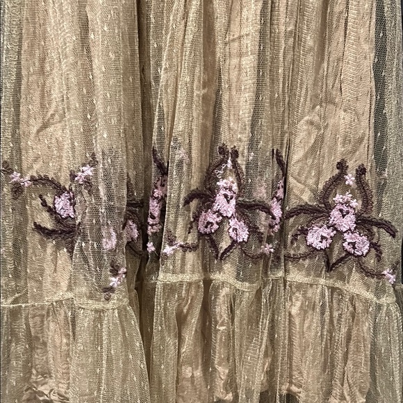 Mia Joy Girl’s Elegant Pea Green Dress, Floral Embroidery, Swiss Dot Tulle Size6 - Picture 5 of 16